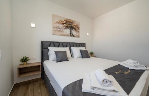 Poolside Hideout Apartments - Photo 67