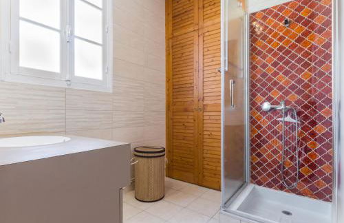 Charmant Gîte Familial à 30m de la Plage avec Cour Fleurie, Proche Commerces et Pêche à Pied - FR-1-306-833 - Foto 11