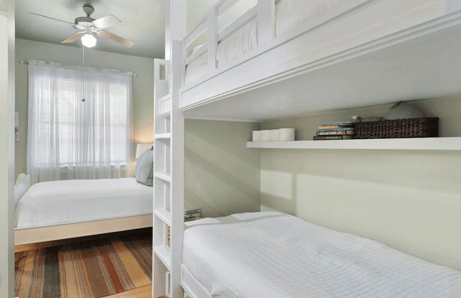 30A Grayt'n Greatful by Avantstay Charming Home+cottage, Walk to Western Lake - Foto 13