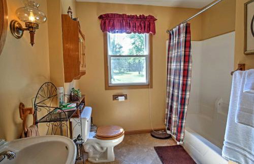 Waterfront Vandalia House with Dock on Donnell Lake! - Foto 16