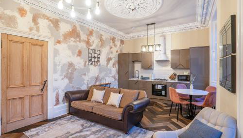 Cosy 2-Bed Flat with Free Parking-by Holiday Homes - Foto 2