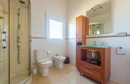 Villa Sitges Ilusión 15 minutes by car from Sitges Sleeps 16 people XXL swimming pool - Foto 44