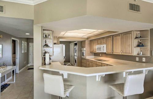 Gulf Views and Pool Access Coral Reef Resort Condo - Foto 8