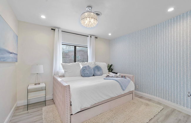 Coastal Retreat Stylish 4 BDR w/ Private Pool! - Foto 12