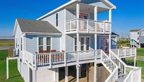 Stunning beach house with ocean views and large deck, just steps from the beach - Foto 3