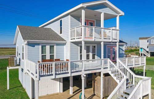 Stunning beach house with ocean views and large deck, just steps from the beach - Foto 3