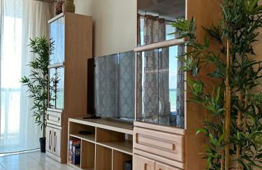 Pavilion Beach Front Apartment with Balcony - Photo 4