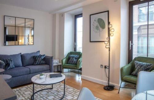 Westminster 2 bed 2 bath apartment with Air-Con - Photo 1