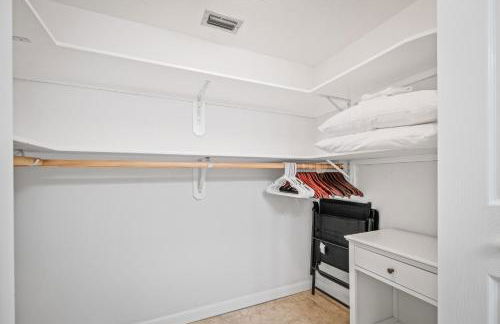 Luxury direct oceanfront corner penthouse with heated pool and garage parking - Foto 44