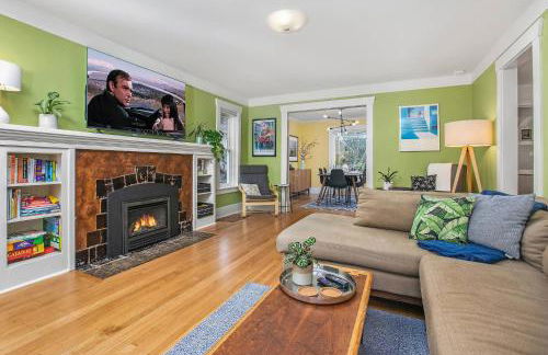 Greenlake Craftsman - Hot Tub, AC, Dog Friendly - Photo 4