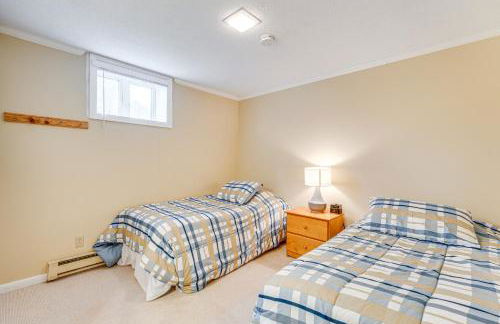 Renovated Ski-InandSki-Out Peru Condo at Bromley Mtn - Foto 17