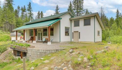 Rustic and Modern Home with Forest Views in Newport! - Foto 2