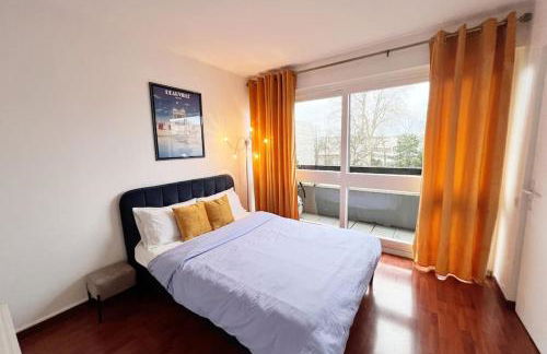 Sunny Flat, parking & RER C and H - Foto 19