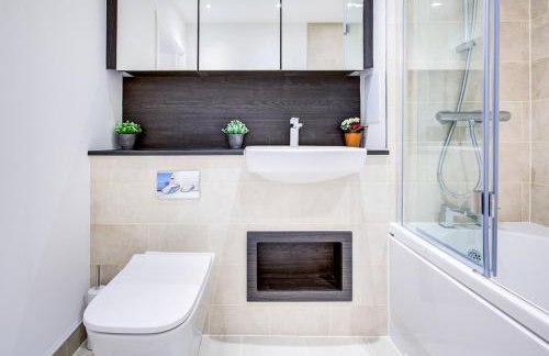 2BR Flat - Walk to Elizabeth Line - Free Parking - Foto 7