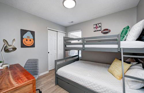 5 min to Grand Park, 1Level, Stocked Kitchen, King Bed, GameRm, Firepit, BBQ, Pet Friendly - Foto 22