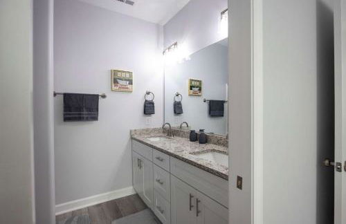 2 Min to Downtown - 9 to Elon - Fast Wi-Fi - Foto 27