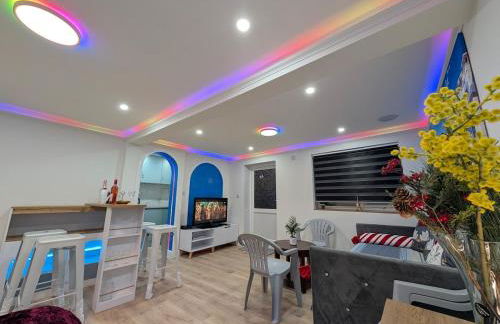 Luxury Santorini Boutique Suite with a Mediterranean Soul - 15m to Heathrow Windsor Ascot Legoland with Free Parking - Foto 1