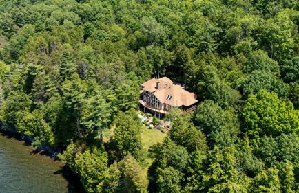 Rustic-modern Lake House in Milton Near Burlington and Eagle Mountain - Foto 1