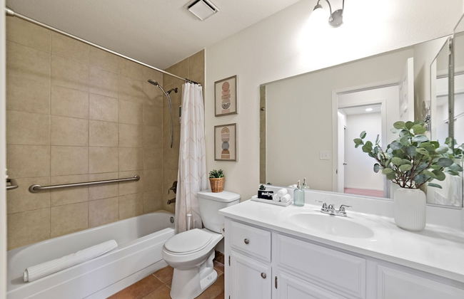 Delightful 4BR Home Nr Downtown Reno w Fireplace - Foto 24