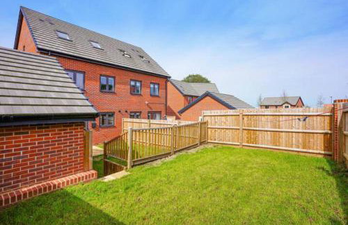 Wavendon House • Sleeps 6 • Driveway Parking • Garden • Fast Wifi • Smart TV • Yoko Property - Photo 23
