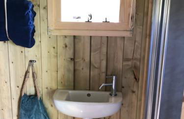 The Peacock Shepherds Hut at Hafoty Boeth - Photo 48