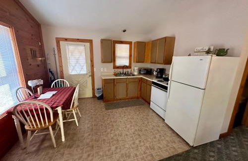 Black Bear Cabin - Giant Spa Tub, Peaceful Location - Foto 7