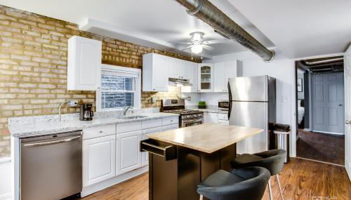 Quiet Comfort in the Big City, Just Steps to the Blue Line apts - Foto 3