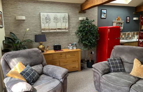 The Granary with hot tub - 2 miles from Skipton - Photo 4