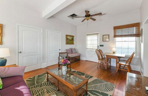 Montgomery Apartments on Magazine Street - Foto 121