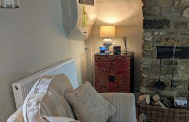 Period Thatched Cottage Towcester - Photo 47