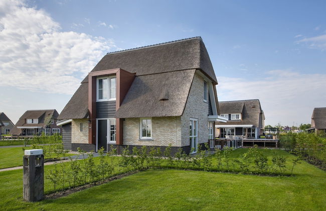 Chic Villa With a Fireplace at Tjeukemeer - Photo 39