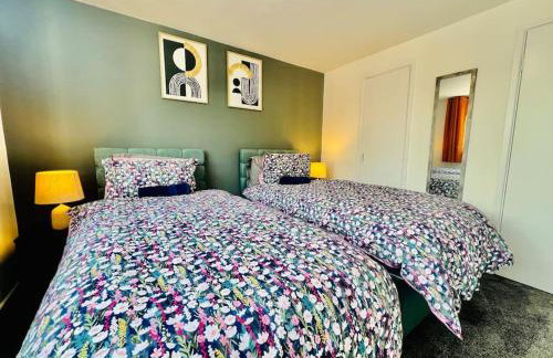 4 Bedroom House in the Heart of Basildon 2 mins to Town Center I Weekly or Monthly Stay Offer I Free Parking I Sleeps 7 - Foto 11