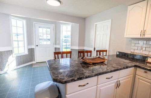 Spacious Family Home with Hot Tub - Foto 9