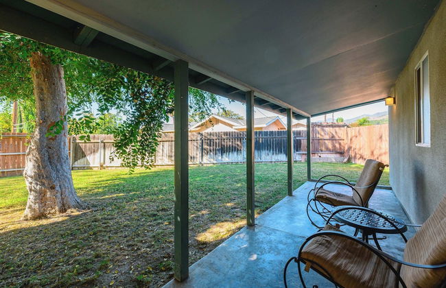 Charming Escape With Stylish Decor & Outdoor Space - Foto 1