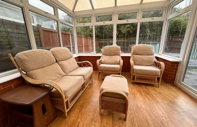 Stunning 4 Bed House With Parking in Wolverhampton - Foto 8