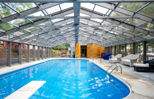 Lake house w/ indr pool and jacuzzi - Foto 2