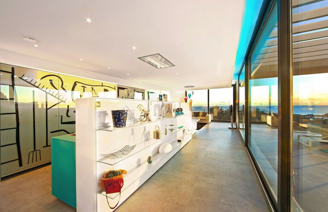 Villa in Marbella With Private Heated Pool - Photo 34