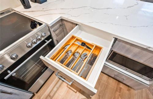 Sleeps 12 Downtown Entire home with rooftop - Foto 65