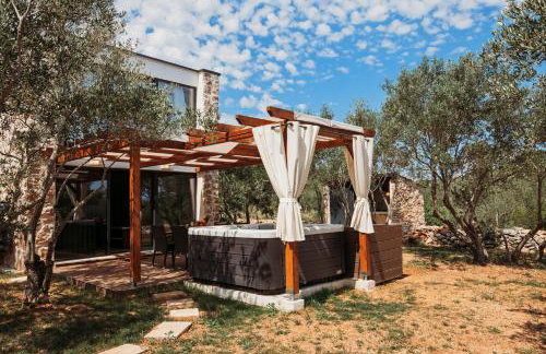 Capesanta atraktivna kamena kučica - Foto 9