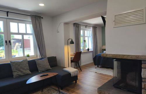 Modernes Ferienhaus mit 4 separaten Appartements, je mit vollausgestatteter Küchenzeile und eigenem Bad, 2 Gehminuten zum Badesee, Garten, Grillplatz, Kinderspielbereich, Hunde sind willkommen - Foto 8