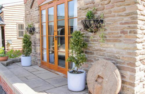 High Grove - Photo 4