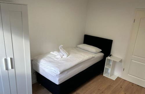 Ferienhaus mit Privatparkplatz, Terrasse und Stadtnähe - Foto 7