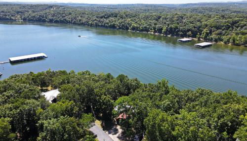 Home with Large Deck on Table Rock Lake! - Foto 2
