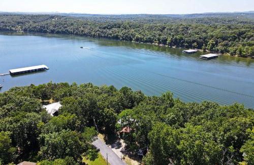 Home with Large Deck on Table Rock Lake! - Foto 2