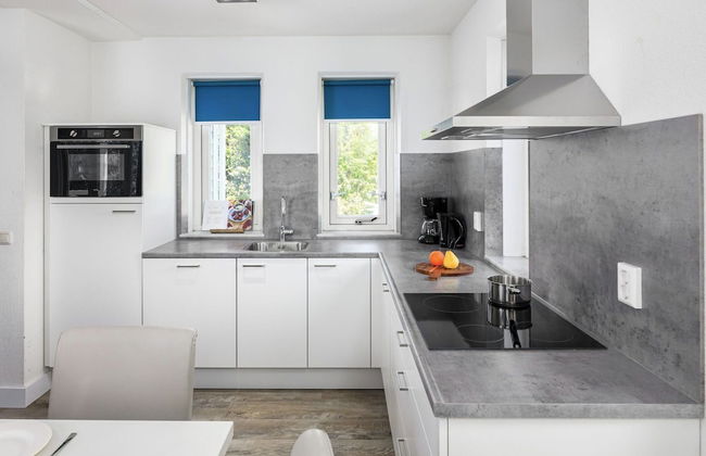 Restyled Villa Near the Beach - Photo 4