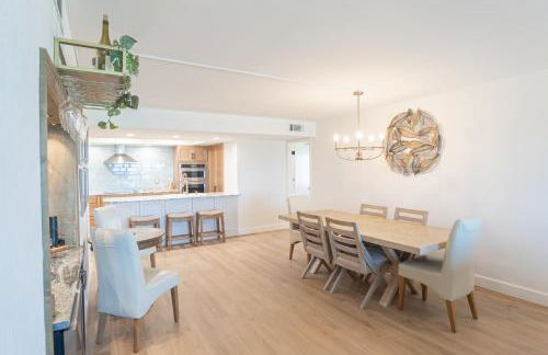 Luxury direct oceanfront corner with a large private balcony, heated pool and garage - Photo 26