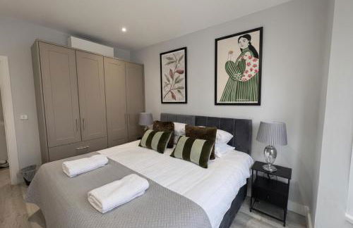 Aisiki Stays Apartments at Barnet, Airconditioned & Pet-Friendly, 2-Bedroom & 1-Bathroom Ground Floor with back Garden Flat, King or Twin Beds & Double Beds with Free WiFi - Foto 2