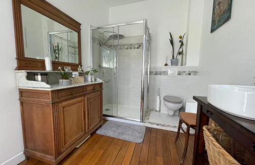 Chez Hélène, calme et verdure au centre historique - Foto 2