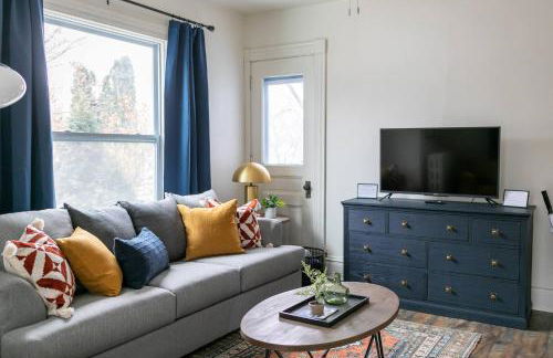 Charming Historic Upper | Walk to Downtown, Lakes - Foto 8