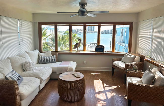 Charming 1940 Waterfront 2br-2ba Condo 2 Bedroom Condo by RedAwning - Foto 11